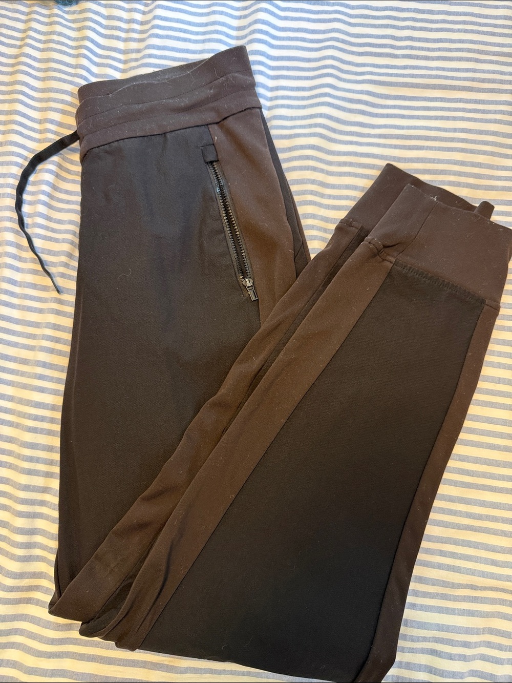 Athleta Headlands Hybrid Black Zip-Pocket Joggers